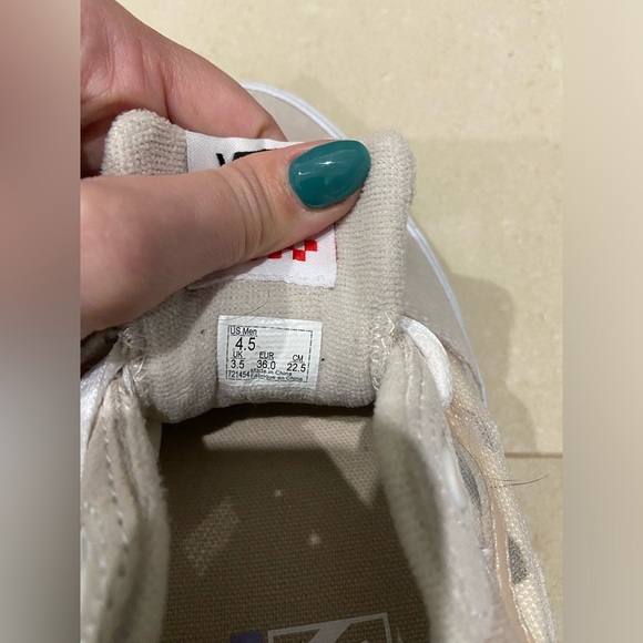 Vans - Picture 4 of 5